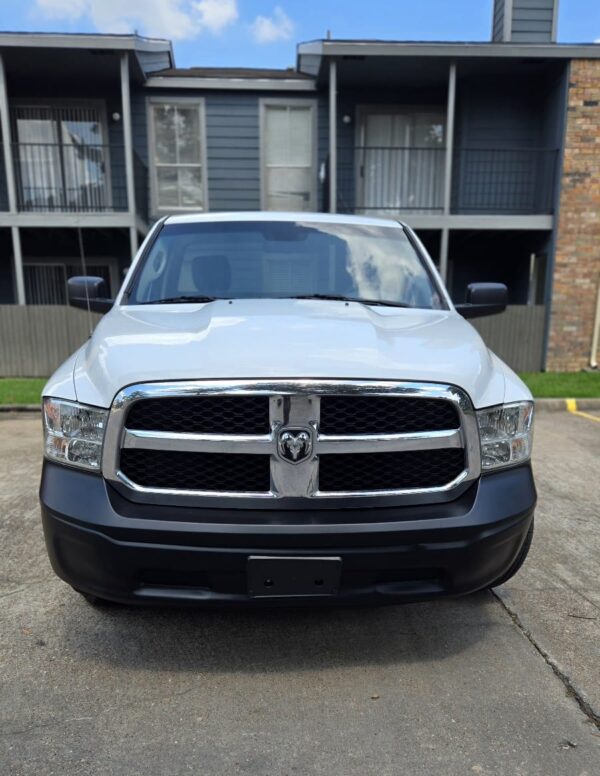 19 Dodge RAM V6 3.6L Tradesman - Image 3